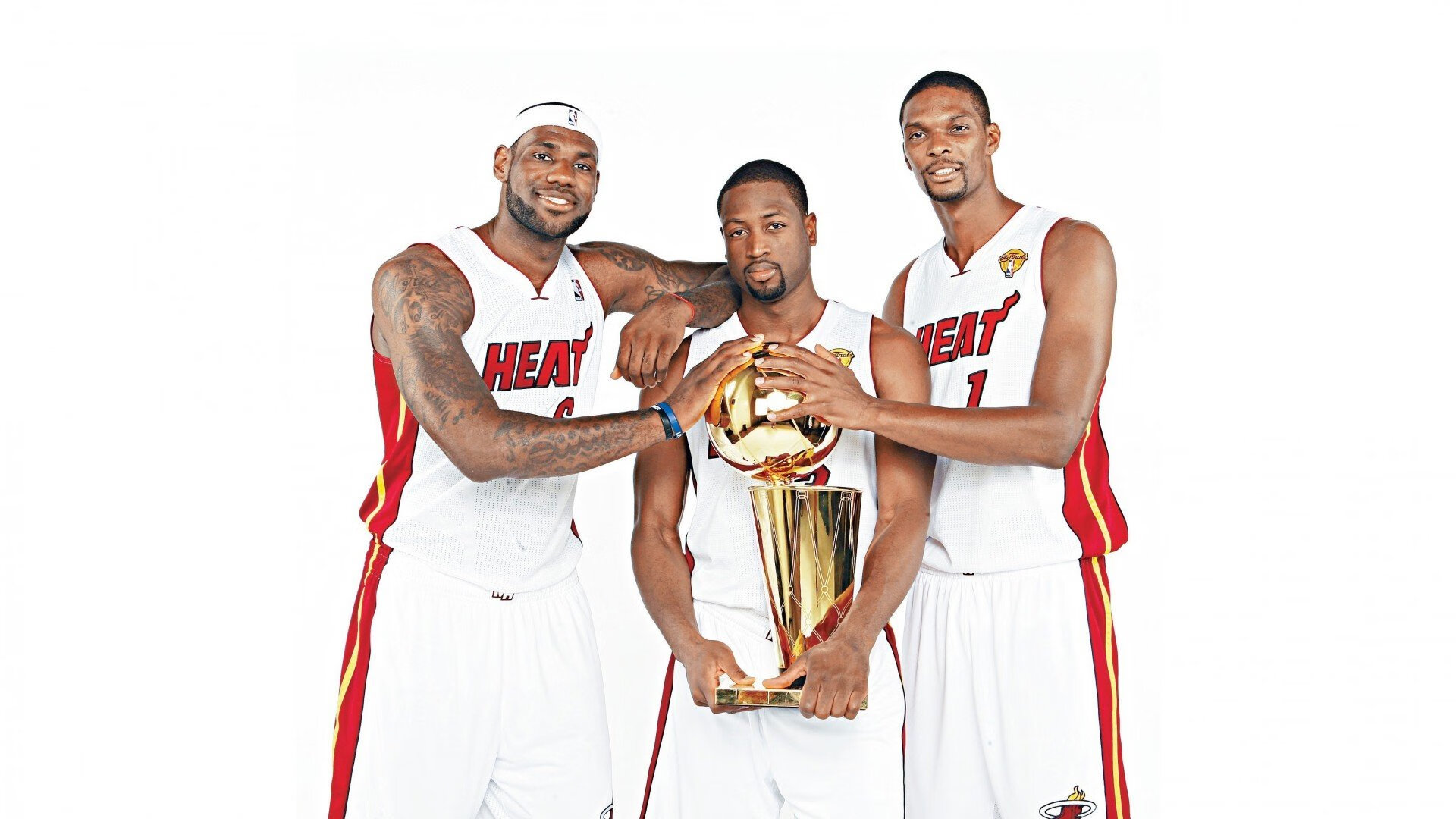 开云下载-枫叶防线崩塌夜！穆勒化身绿茵轰炸机，独造三球碾碎加拿大晋级梦