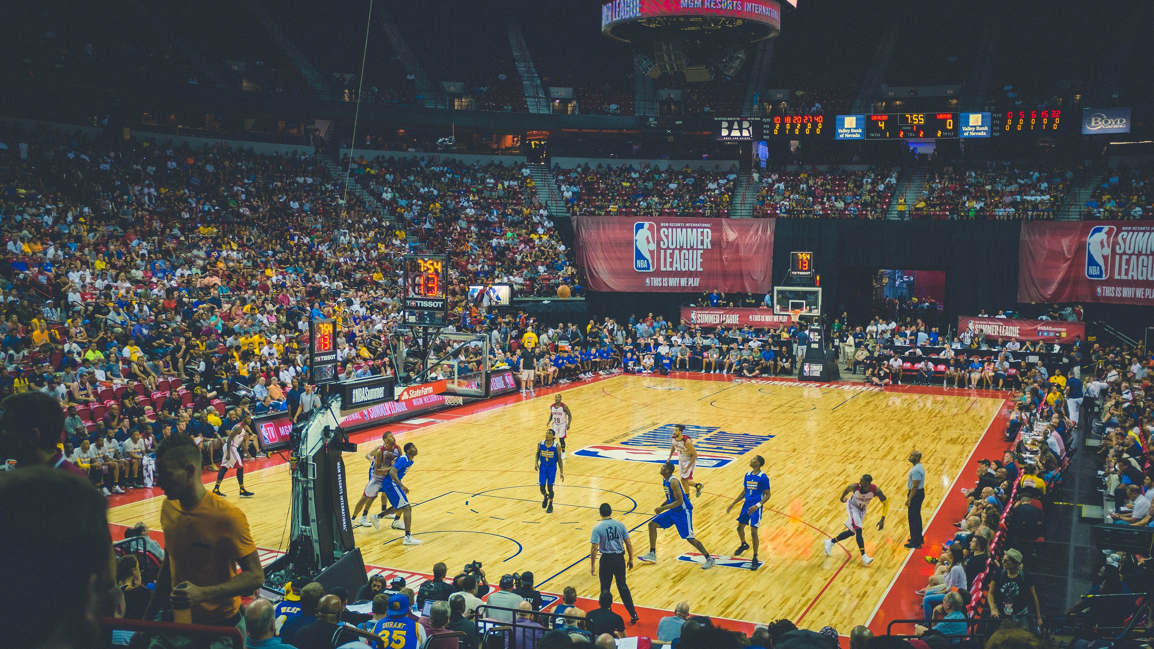 压哨绝杀！76人险胜活塞，范弗利特临危救主成关键先生