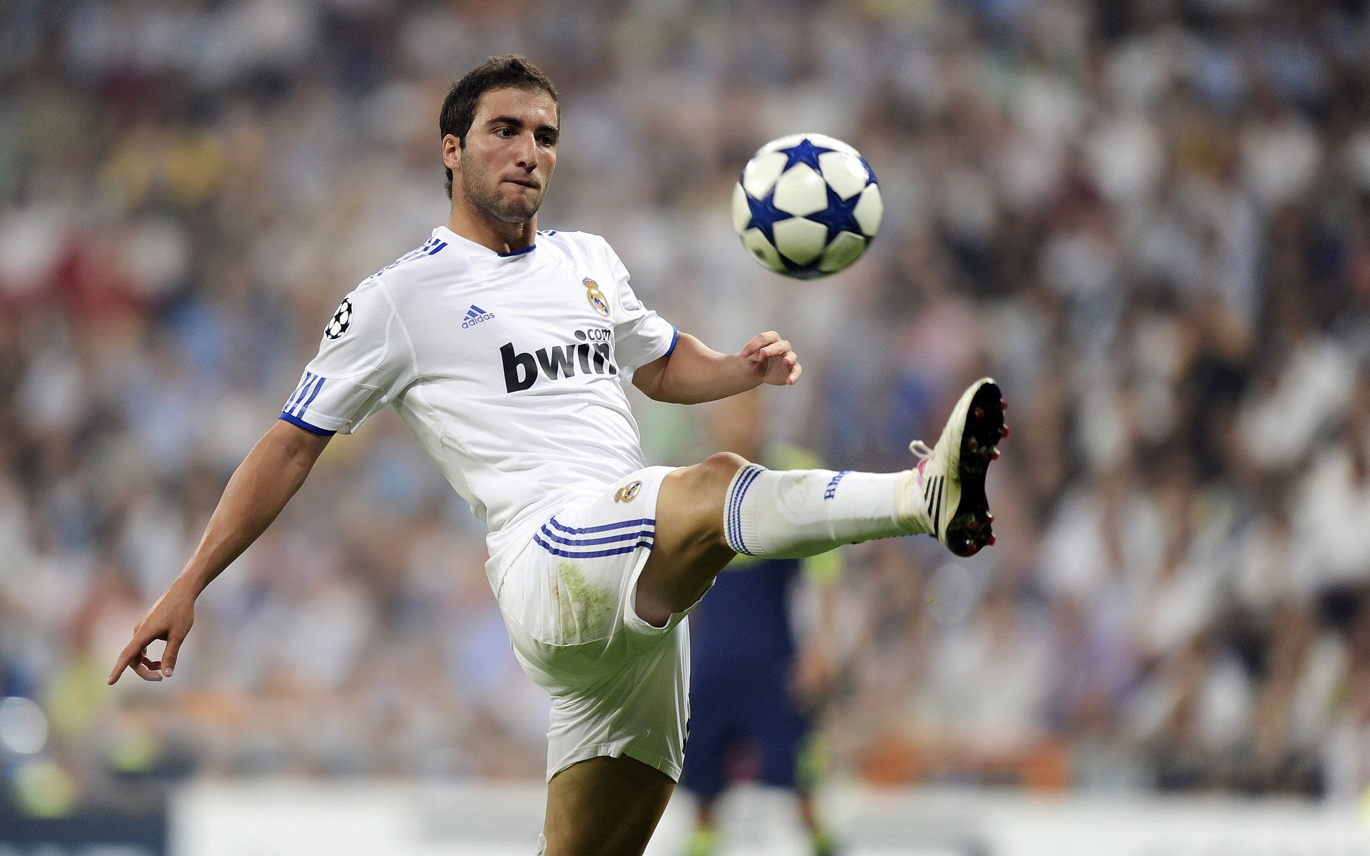 开云体育在线-伊布附体！日本妖星空降制胜球，亚洲足球再次震惊世界